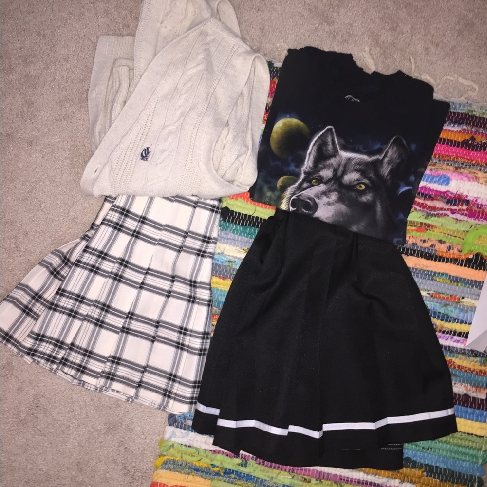 Outfit Bundle: 2 outfits (sz XS-M)